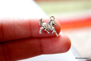 5 x Zinc Alloy Horse Pendants / Charms